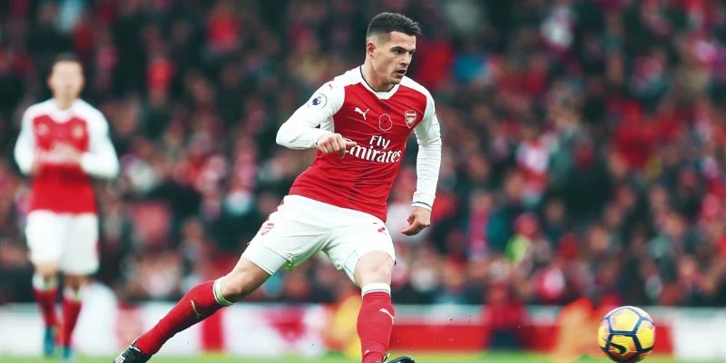 Chất thép của Granit Xhaka thông qua phong cách thi đấu